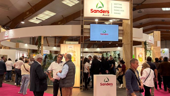 Au Space, Sanders a annoncé sa volonté d'être moteur dans l'installation et la transmission des éleveurs, dans "un contexte historique" pour son directeur général
Philippe Manry où "50% des éleveurs vont passer la main dans les cinq ou six ans".